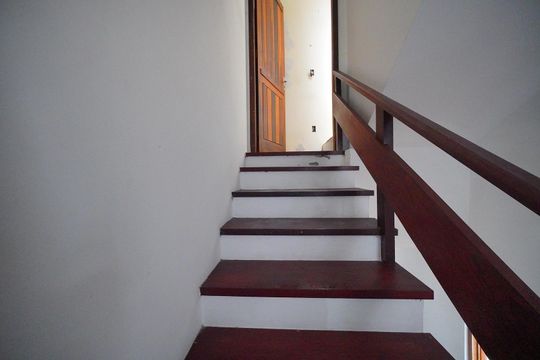 Escada de Acesso Suíte 2 e Terraço de casa para alugar com 4 quartos, 180m² em Itacorubi, Florianópolis