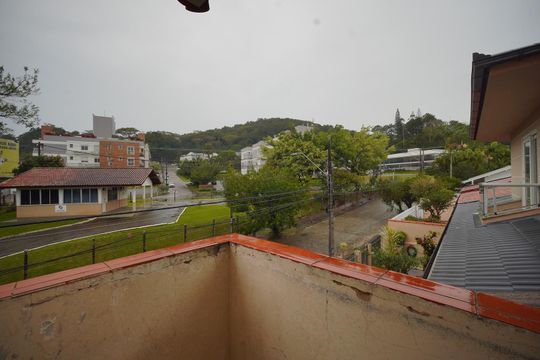 Varanda da Suíte 1 de casa para alugar com 4 quartos, 180m² em Itacorubi, Florianópolis