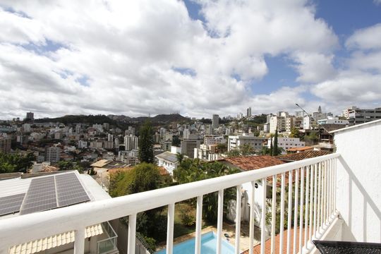 Vista de casa à venda com 4 quartos, 650m² em São Bento, Belo Horizonte