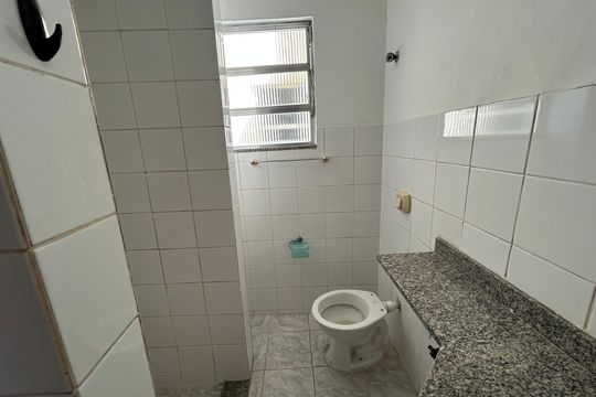 Banheiro de apartamento para alugar com 2 quartos, 63m² em Anchieta, Nilópolis