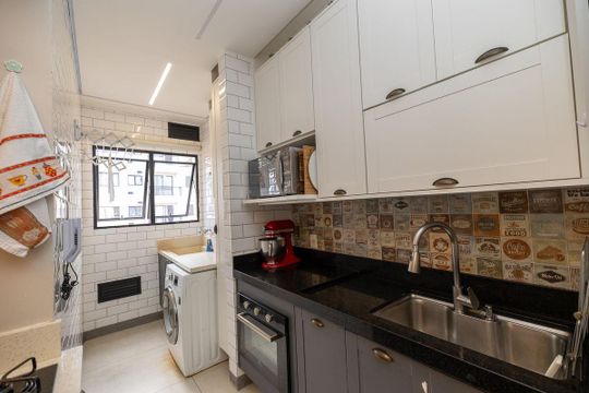 Cozinha de apartamento à venda com 2 quartos, 54m² em Jardim Belval, Barueri