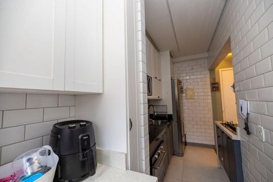 Cozinha de apartamento à venda com 2 quartos, 54m² em Jardim Belval, Barueri