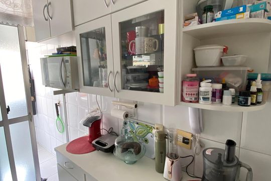 Banheiro de apartamento à venda com 2 quartos, 59m² em Conjunto Promorar Raposo Tavares, São Paulo