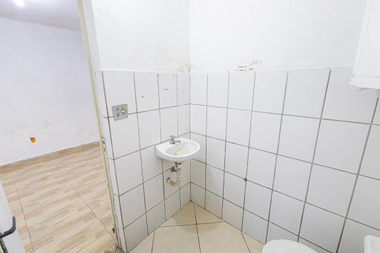 Banheiro de casa para alugar com 1 quarto, 65m² em Santa Monica, Belo Horizonte