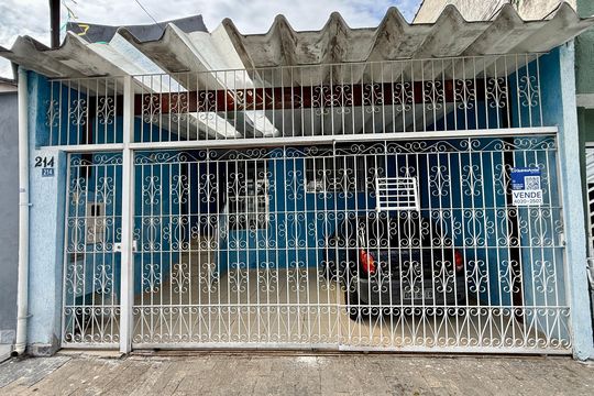 Fachada de casa à venda com 2 quartos, 150m² em Jardim Jovaia, Guarulhos
