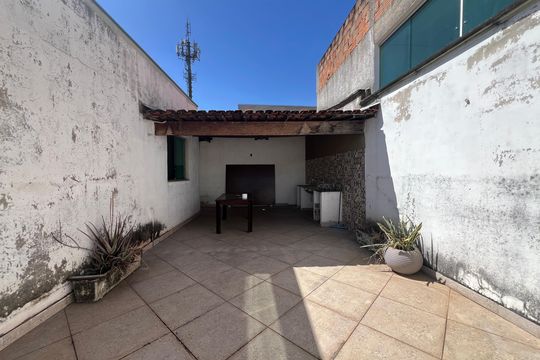 Quintal de casa para alugar com 3 quartos, 90m² em Milanez, Contagem