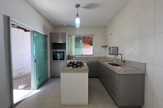 Cozinha de casa para alugar com 3 quartos, 90m² em Milanez, Contagem