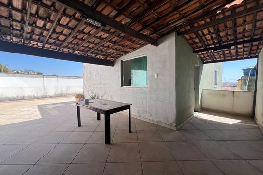 Quintal de casa para alugar com 3 quartos, 90m² em Milanez, Contagem