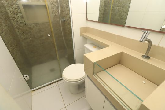 Banheiro de apartamento para alugar com 2 quartos, 49m² em Jardim das Margaridas, Salvador