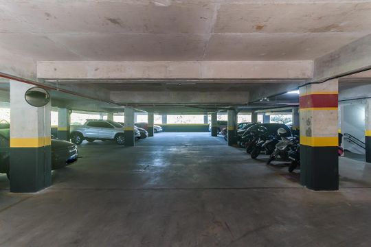 Garagem de apartamento para alugar com 2 quartos, 51m² em Jardim Debora, Poá