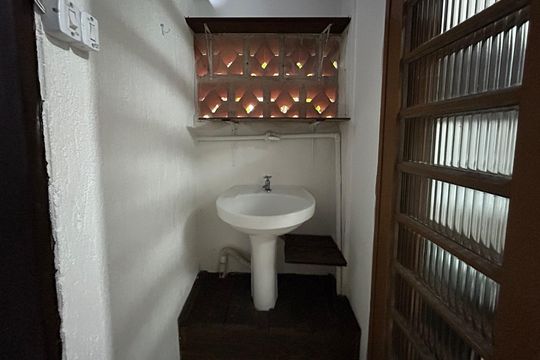 Banheiro de kitnet/studio para alugar com 1 quarto, 30m² em Córrego Grande, Florianópolis