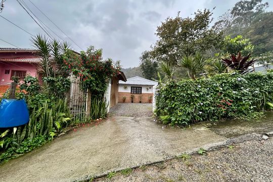 Fachada de kitnet/studio para alugar com 1 quarto, 30m² em Córrego Grande, Florianópolis