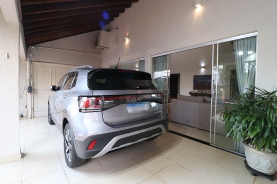 Garagem de casa para alugar com 4 quartos, 250m² em Cazeca, Uberlândia