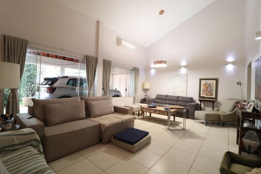 Casa para alugar com 4 quartos, 250m² em Cazeca, Uberlândia