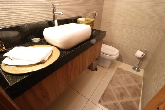 Lavabo de casa para alugar com 4 quartos, 250m² em Cazeca, Uberlândia