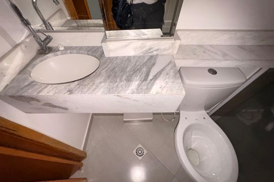 Banheiro da Suíte de apartamento para alugar com 2 quartos, 49m² em Jardim Bela Vista, Santo André