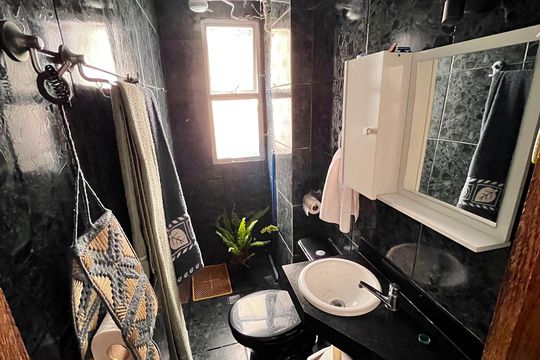 Banheiro  de apartamento à venda com 3 quartos, 52m² em Fernão Dias, Belo Horizonte