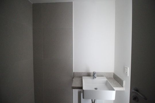 Banheiro de apartamento à venda com 0 quarto, 25m² em Boa Vista, Porto Alegre