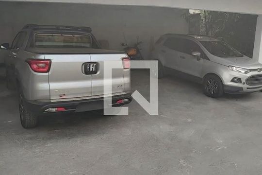 Garagem de casa à venda com 7 quartos, 500m² em Itaquera, São Paulo