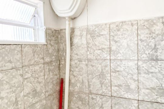 Banheiro social de apartamento para alugar com 2 quartos, 38m² em Parque Cisper, São Paulo