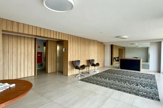 Hall de entrada de apartamento à venda com 4 quartos, 212m² em Jardim Europa, São Paulo