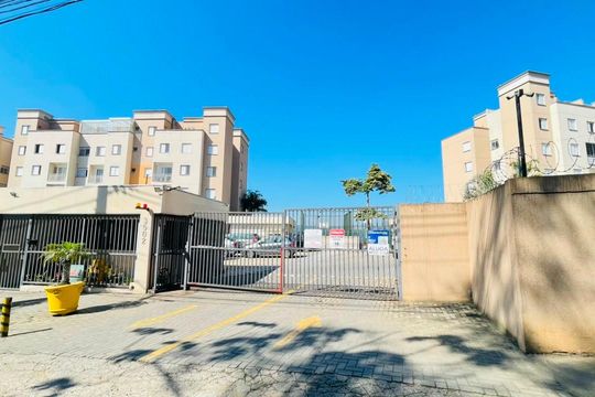 Fachada com placa de apartamento para alugar com 2 quartos, 49m² em Jardim Isis, Cotia