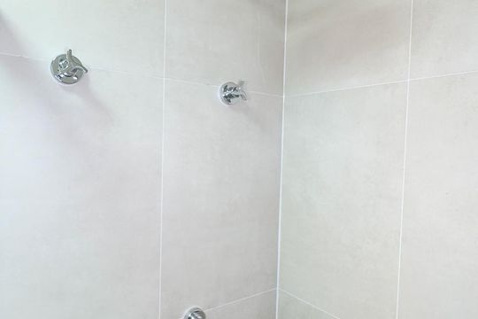 Banheiro de kitnet/studio para alugar com 1 quarto, 30m² em Santo Amaro, São Paulo