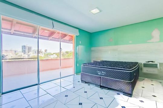 Casa à venda com 4 quartos, 470m² em Boa Vista, Porto Alegre