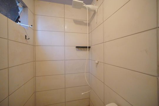 Banheiro de kitnet/studio para alugar com 1 quarto, 30m² em Serraria, São José