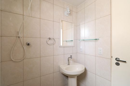 Banheiro Social de apartamento para alugar com 2 quartos, 82m² em Lapa, São Paulo