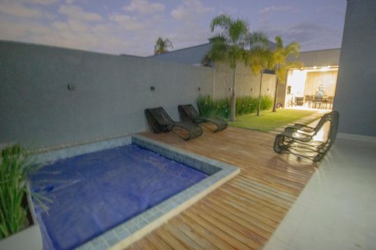 Casa de Condomínio para alugar com 3 quartos, 200m² em Conjunto 4, Brasília