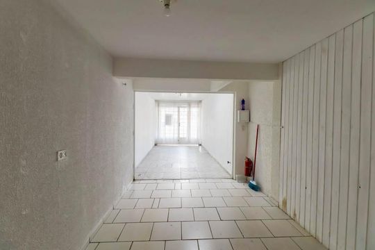Garagem de casa à venda com 3 quartos, 125m² em Sítio Cercado, Curitiba