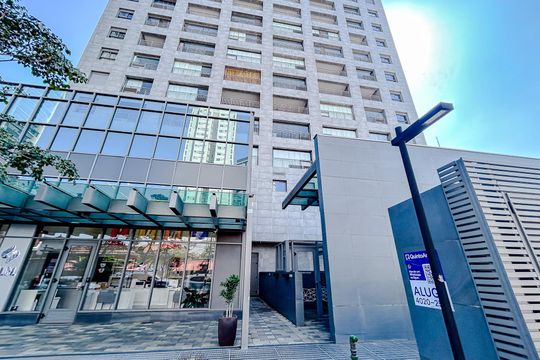Fachada com Plaquinha de kitnet/studio para alugar com 1 quarto, 36m² em Cidade Mãe do Céu, São Paulo