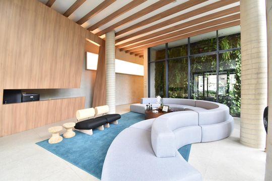 Hall de entrada de kitnet/studio para alugar com 1 quarto, 53m² em Centro, Curitiba
