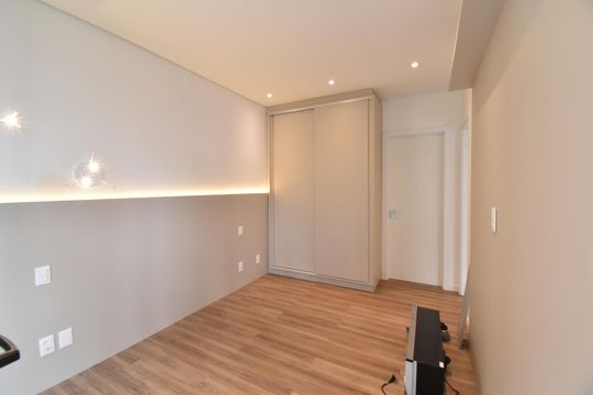 Suíte de apartamento para alugar com 1 quarto, 53m² em Batel, Curitiba