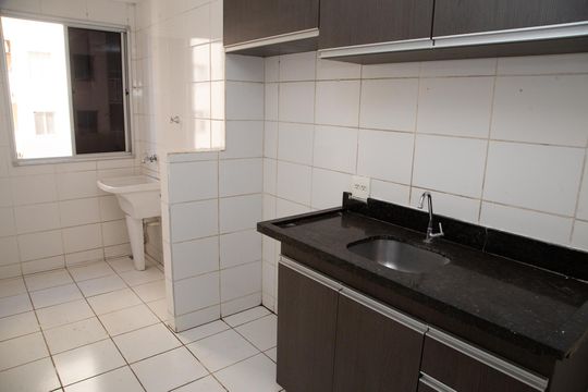 Cozinha de apartamento para alugar com 2 quartos, 65m² em Jardim Monte Serrat, Aparecida de Goiânia