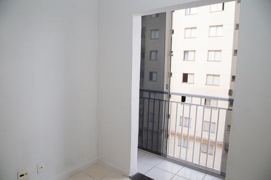 Sala de apartamento para alugar com 2 quartos, 65m² em Jardim Monte Serrat, Aparecida de Goiânia