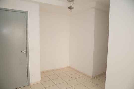 Sala de apartamento para alugar com 2 quartos, 65m² em Jardim Monte Serrat, Aparecida de Goiânia