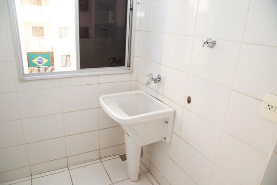 Área de serviço de apartamento para alugar com 2 quartos, 65m² em Jardim Monte Serrat, Aparecida de Goiânia