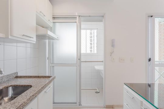Cozinha de apartamento para alugar com 1 quarto, 45m² em Paraíso, São Paulo