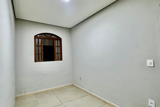 Quarto 1 de casa para alugar com 2 quartos, 115m² em Vera Cruz, Belo Horizonte