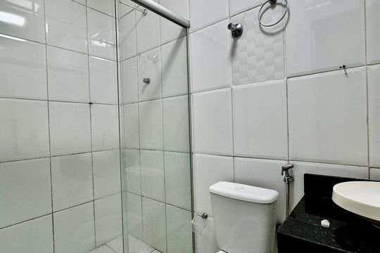 Banheiro 2 de casa para alugar com 2 quartos, 115m² em Vera Cruz, Belo Horizonte