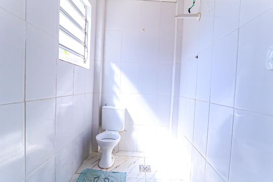 Banheiro de casa para alugar com 1 quarto, 30m² em Inhaúma, Rio de Janeiro
