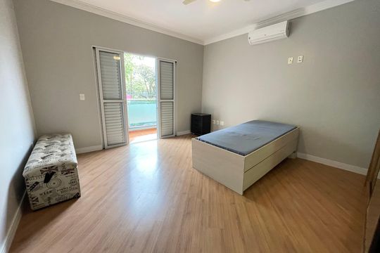 Quarto 3 de casa à venda com 3 quartos, 240m² em Jardim das Vertentes, São Paulo