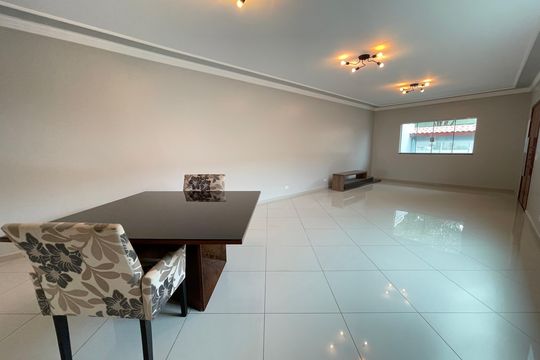 Casa à venda com 3 quartos, 240m² em Jardim das Vertentes, São Paulo