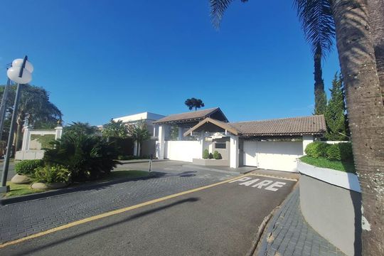 Área externa de casa de condomínio para alugar com 4 quartos, 637m² em Cascatinha, Curitiba