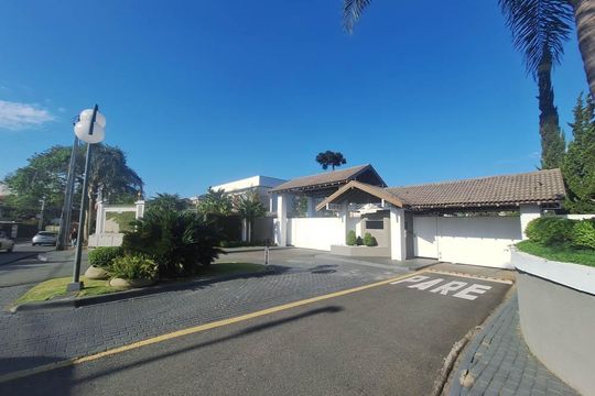 Área externa de casa de condomínio para alugar com 4 quartos, 637m² em Cascatinha, Curitiba