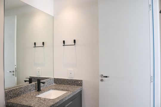 Banheiro de apartamento para alugar com 1 quarto, 29m² em Pompeia, São Paulo