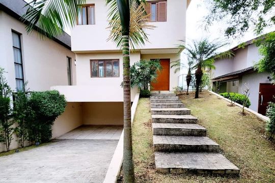 Fachada de casa de condomínio à venda com 4 quartos, 375m² em Suru, Barueri