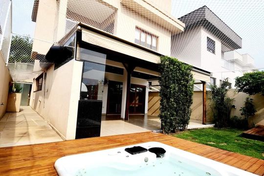 Área externa de casa de condomínio à venda com 4 quartos, 375m² em Suru, Barueri